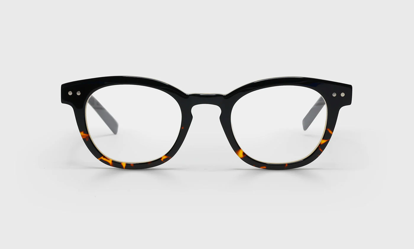 Waylaid Average Color 05 - Demi tortoise front with black temples