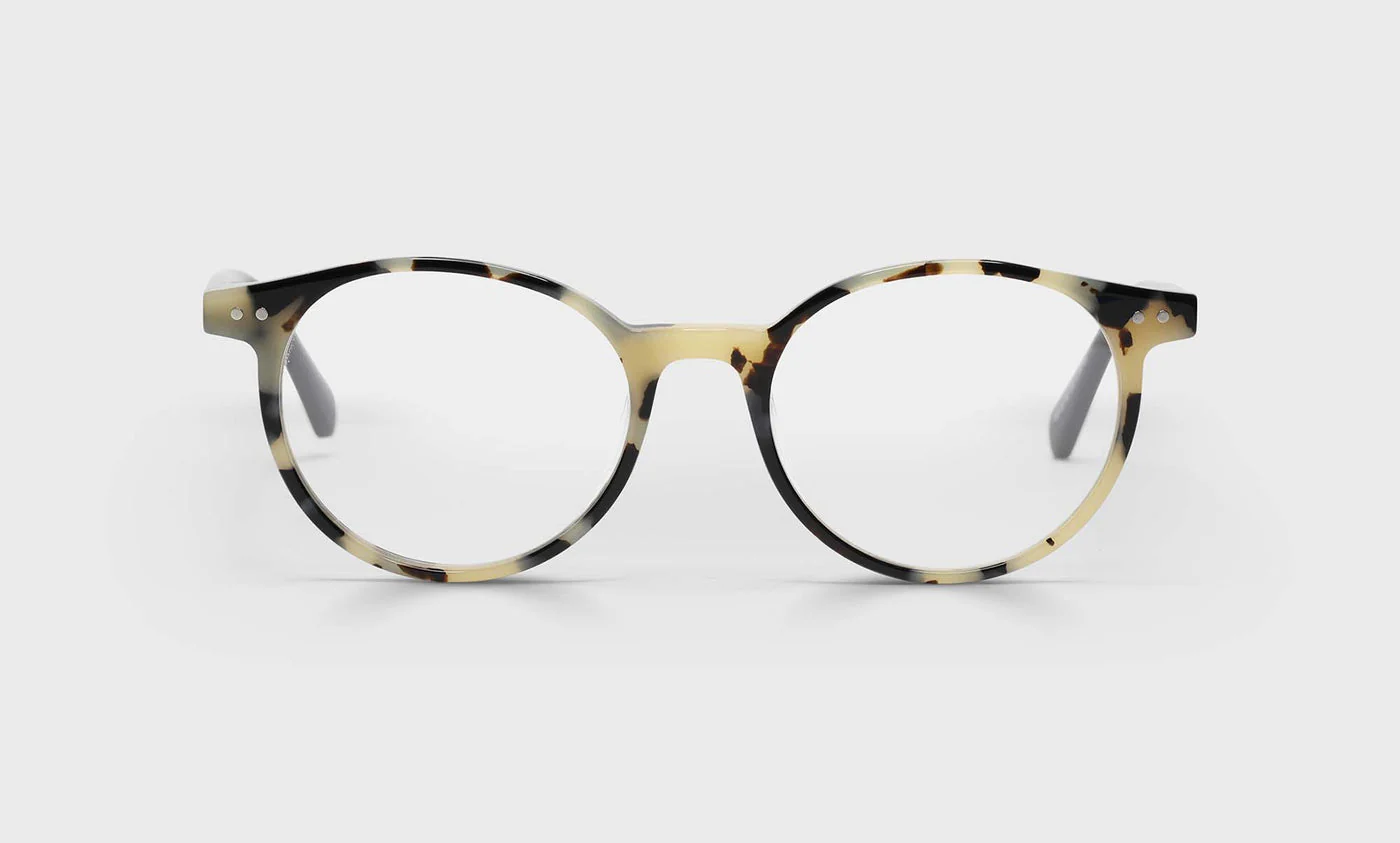 Case Closed Average Color 21 - Black & White Tortoise Front with Black Temples