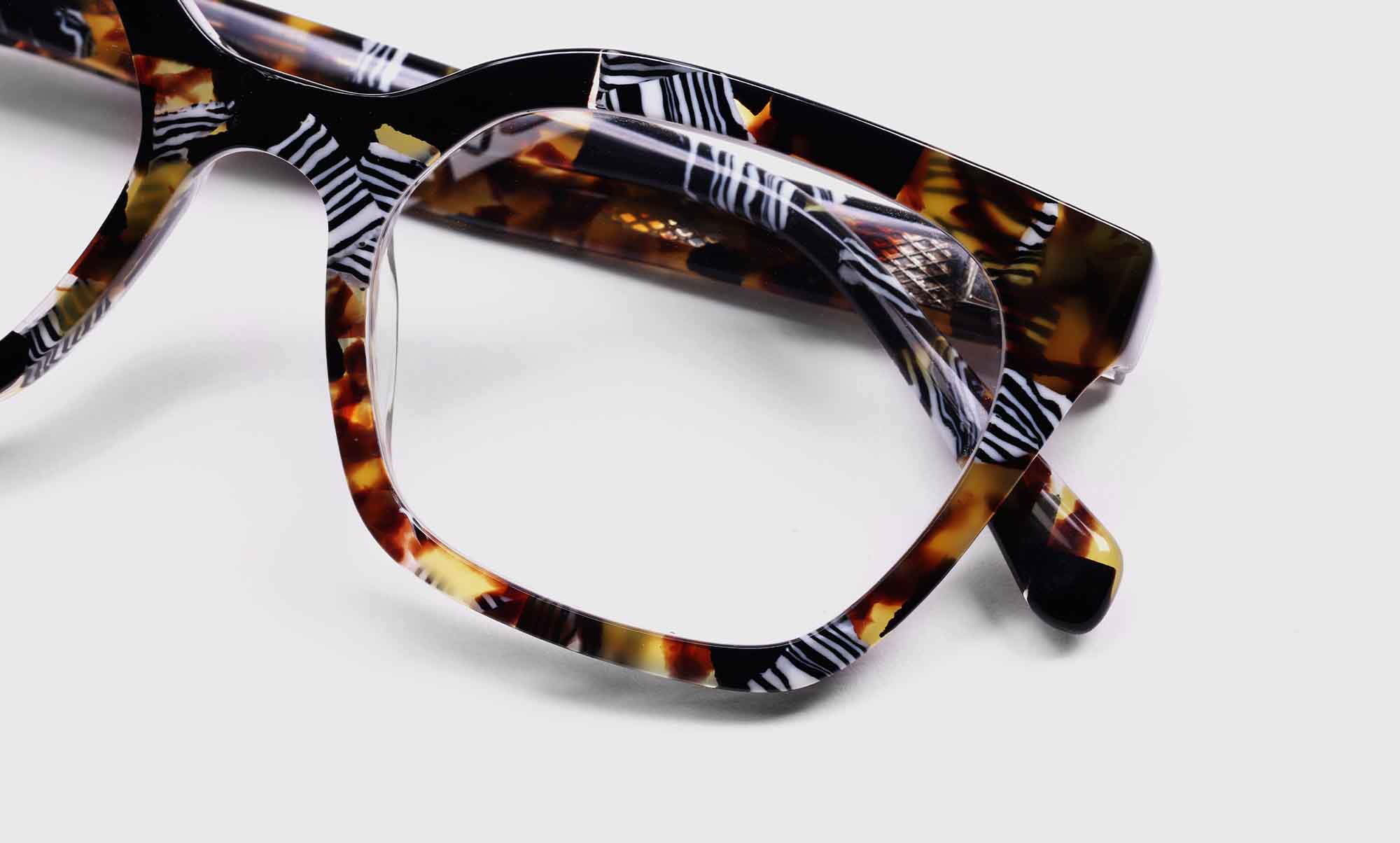 Overlook Color 05 - Animal Print Front and Temples - Image 4